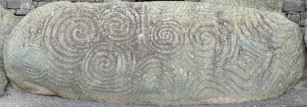 spiralen op Kerbstone 1 - Newgrange, Ireland