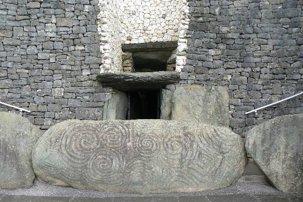 Entrance tomb Newgrange